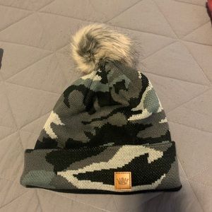 New boutique beanie/winter Pom hat for women